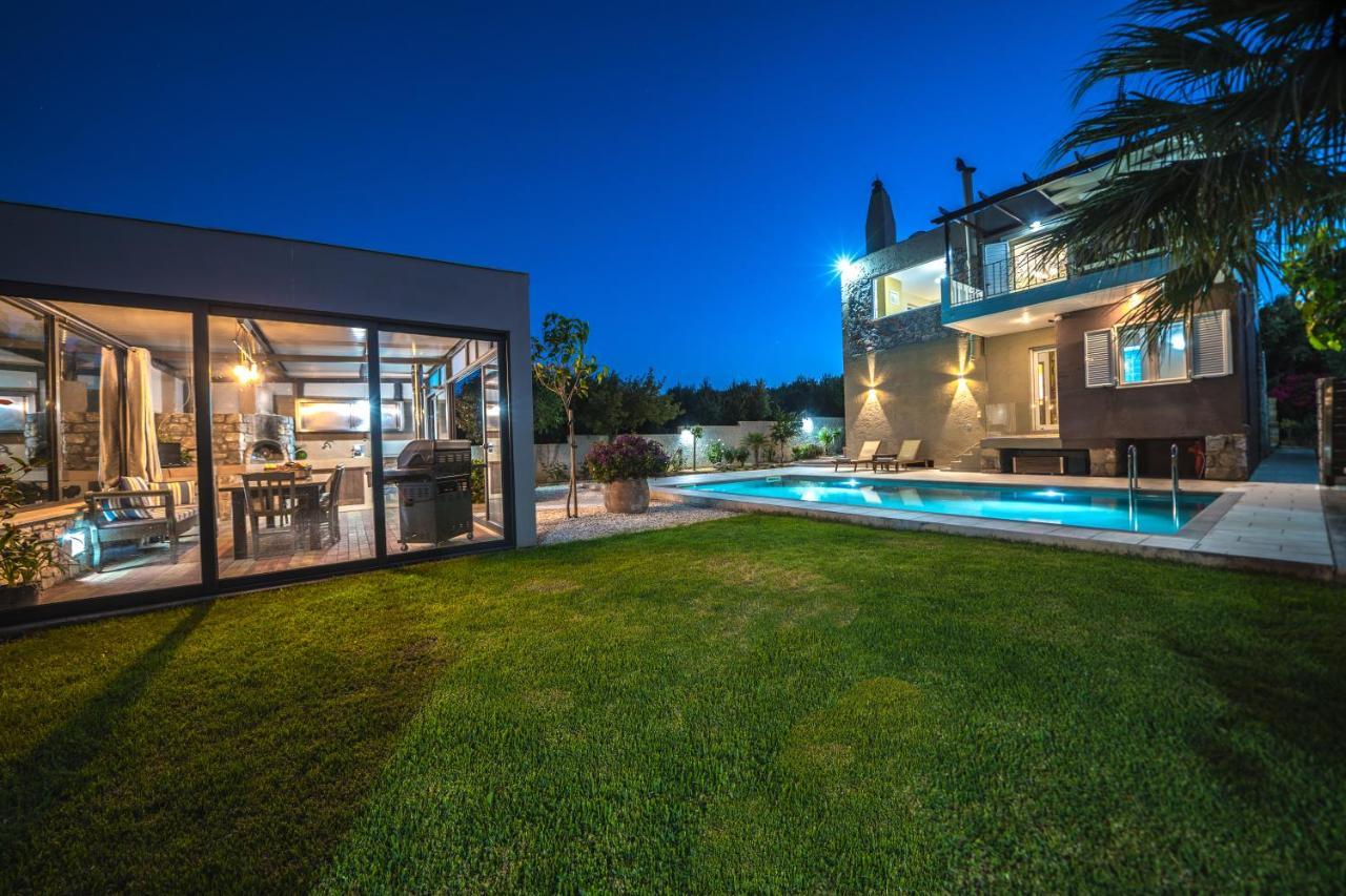 Petronila Luxury Villa With Heated Private Pool كيساموس المظهر الخارجي الصورة